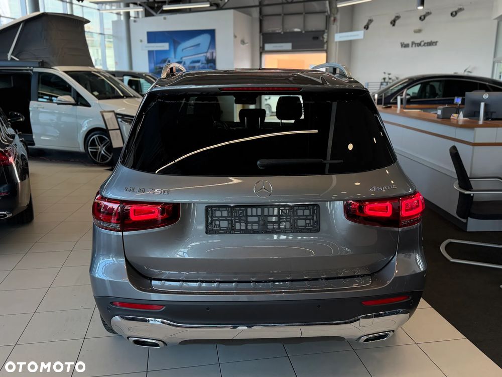 Mercedes-Benz GLB 250 4-Matic AMG Line 8G-DCT - 16