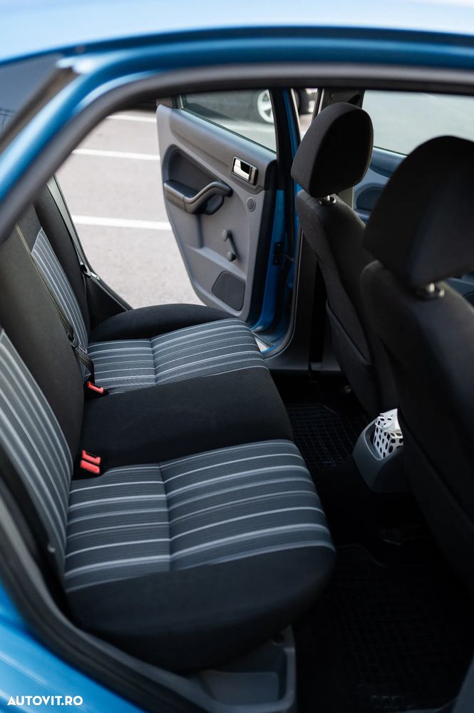 Ford Focus 1.6 16V Trend - 11