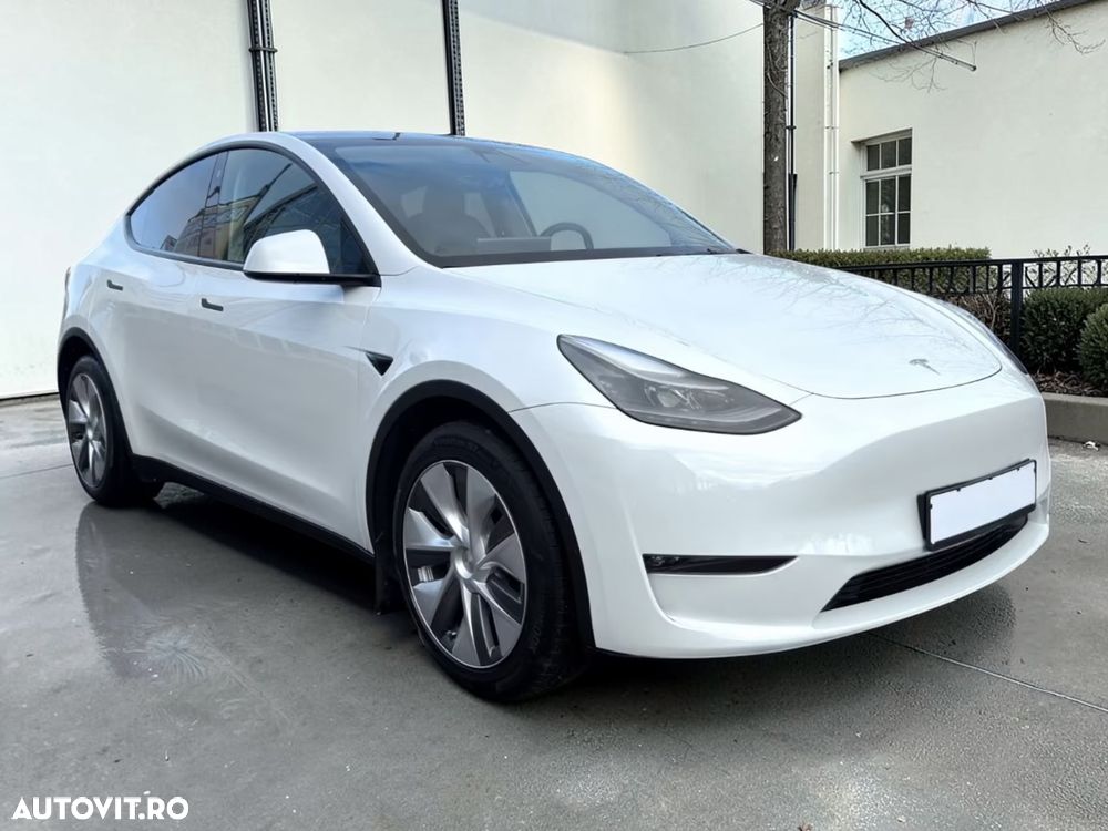 Tesla Model Y - 2