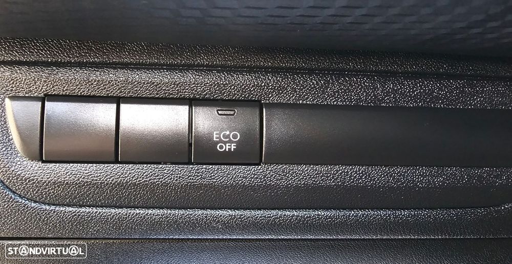 Peugeot 2008 1.2 PureTech Active - 12