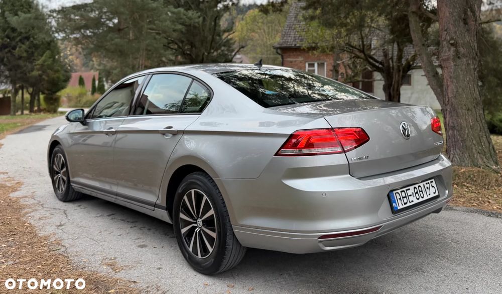 Volkswagen Passat 1.6 TDI BMT Comfortline - 10