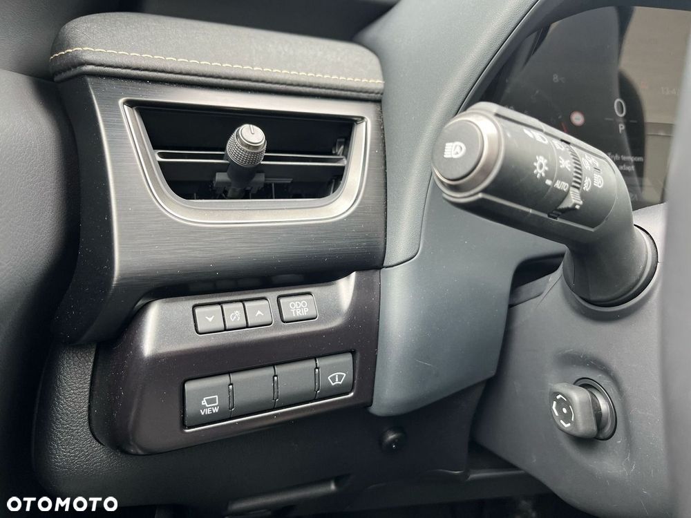 Lexus UX 300h Omotenashi AWD - 38