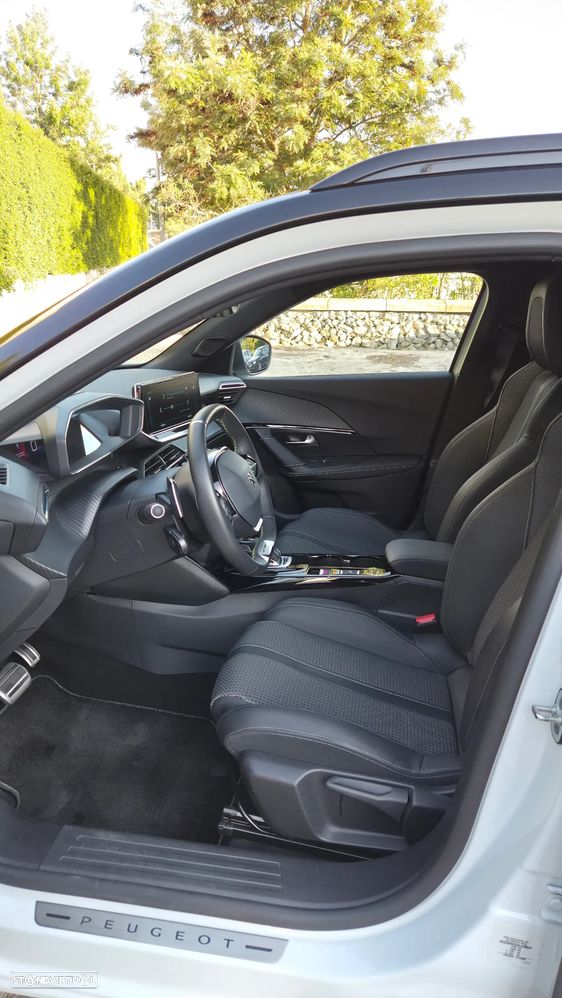 Peugeot 2008 1.2 PureTech GT EAT8 - 14
