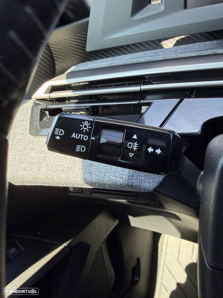 Peugeot 3008 1.2 Hybrid Allure e-DCS6 - 19