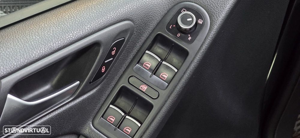 VW Golf 2.0 TDI DPF DSG GTD - 34