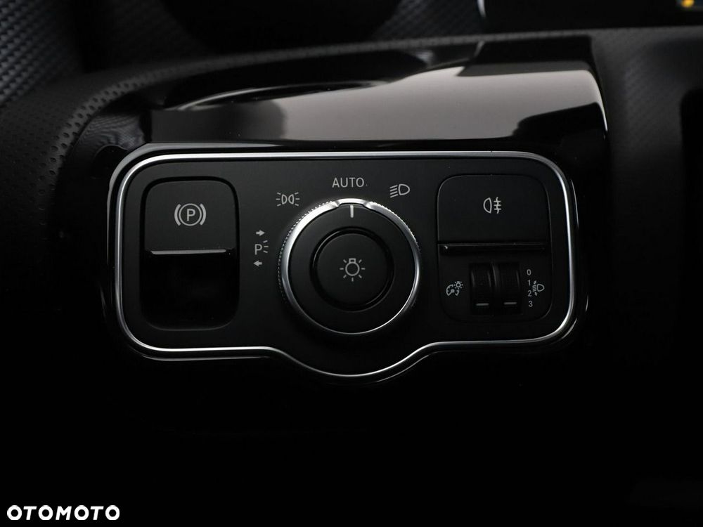 Mercedes-Benz CLA 200 d Progressive 8G-DCT - 35