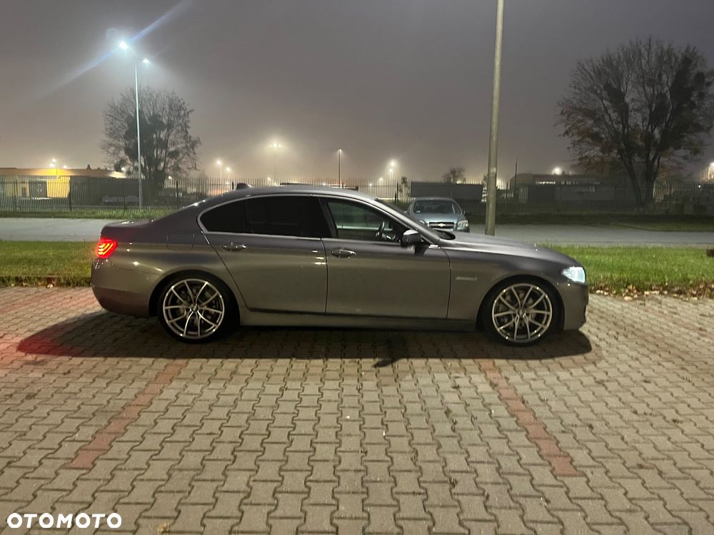 BMW Seria 5 520d xDrive - 10
