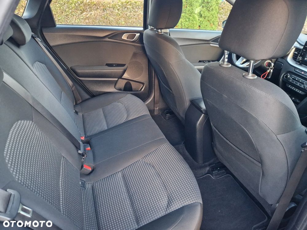 Kia Ceed - 27