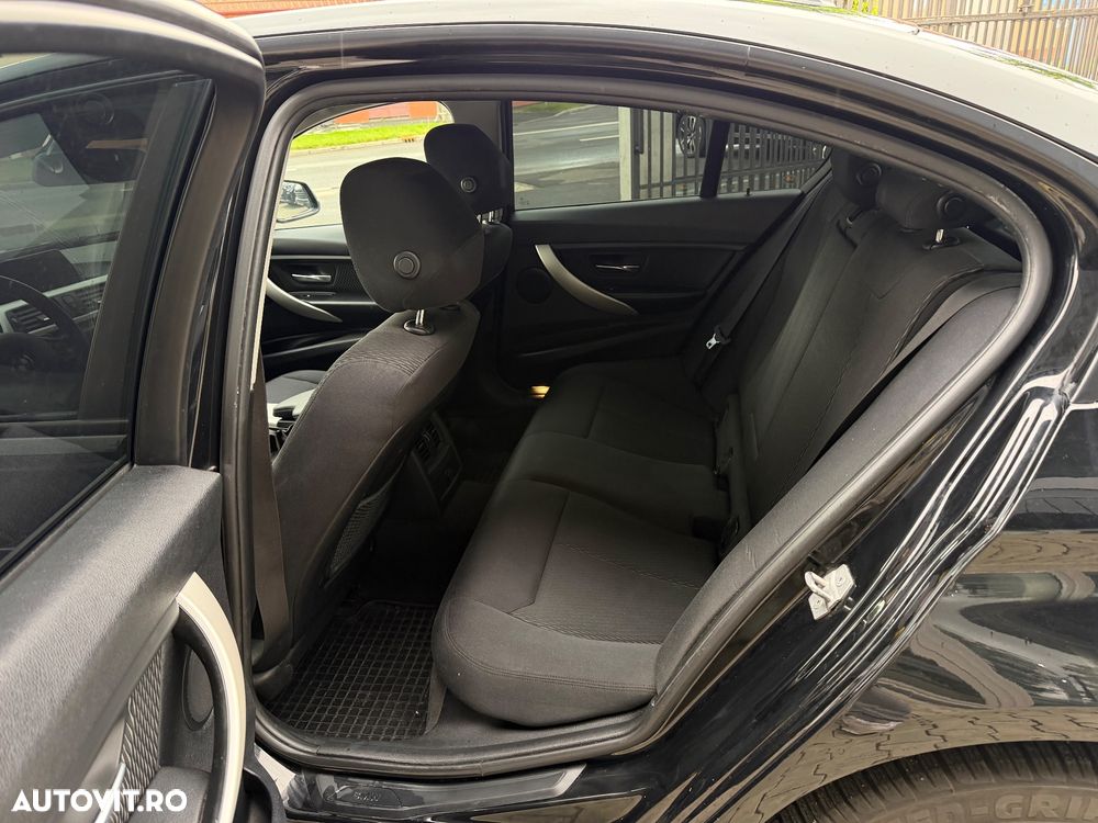 BMW Seria 3 318d Aut. - 11