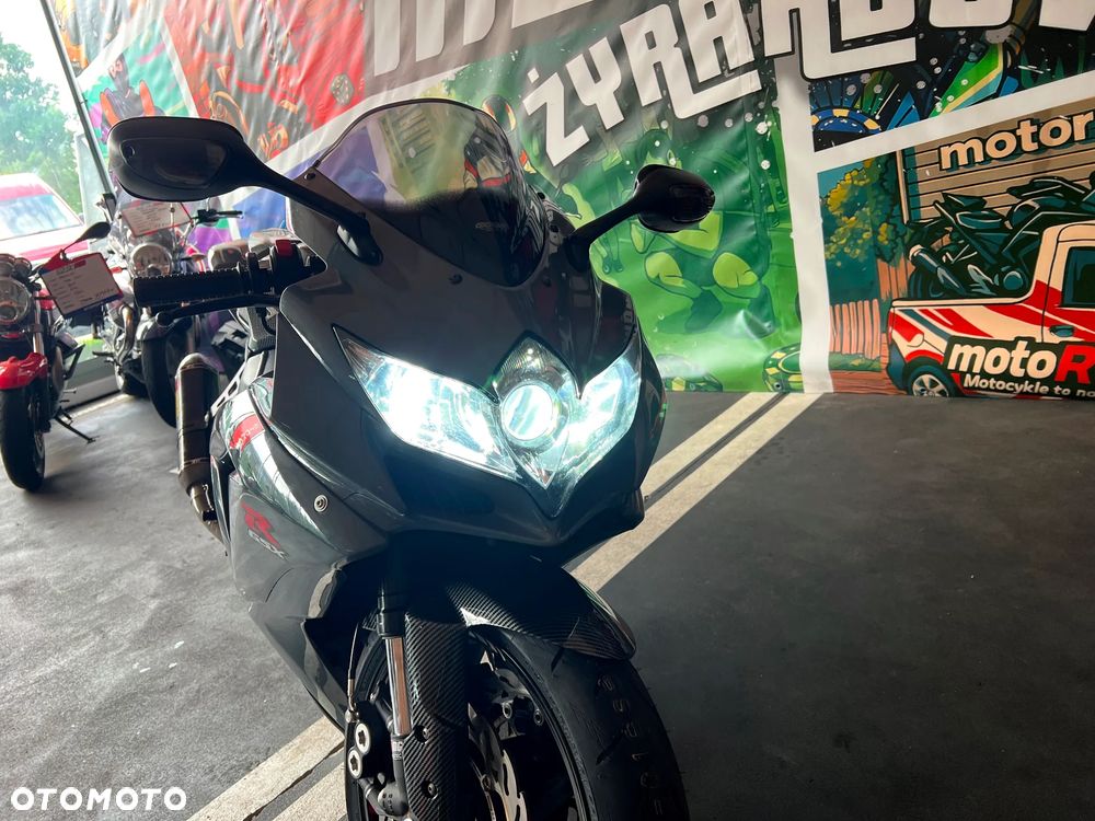 Suzuki GSX-R - 15