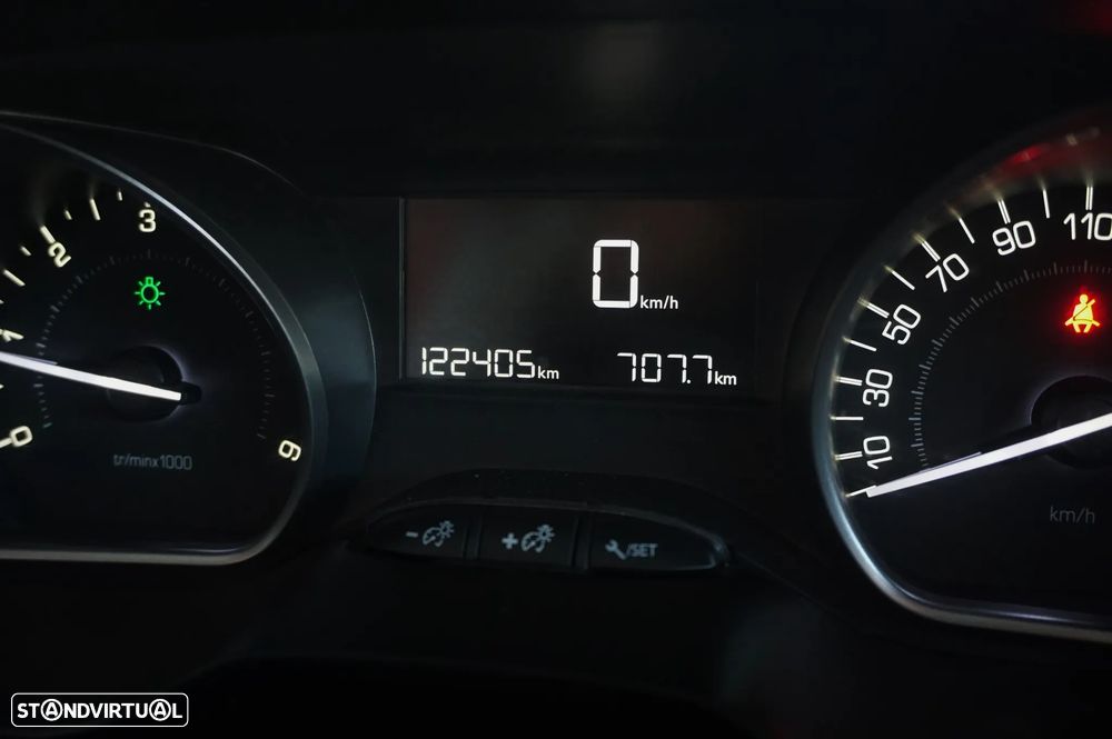 Peugeot 2008 1.6 BlueHDi Style - 11