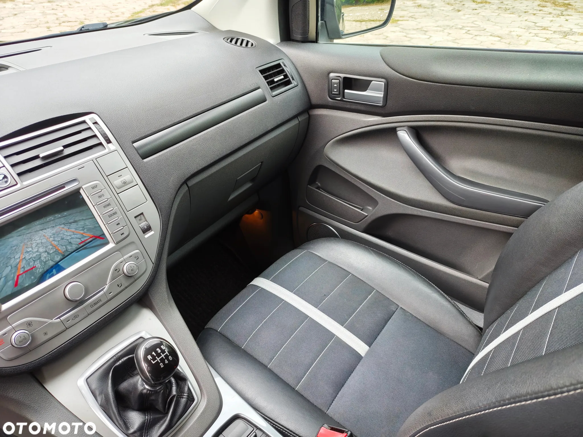 Ford Kuga 2.0 TDCi 4x4 Titanium - 33