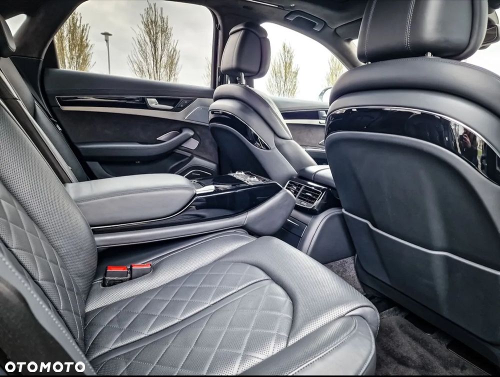 Audi S8 - 11