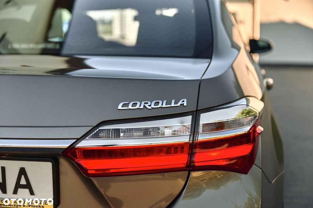 Toyota Corolla 1.6 Premium + - 2