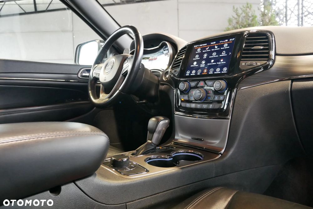 Jeep Grand Cherokee - 31