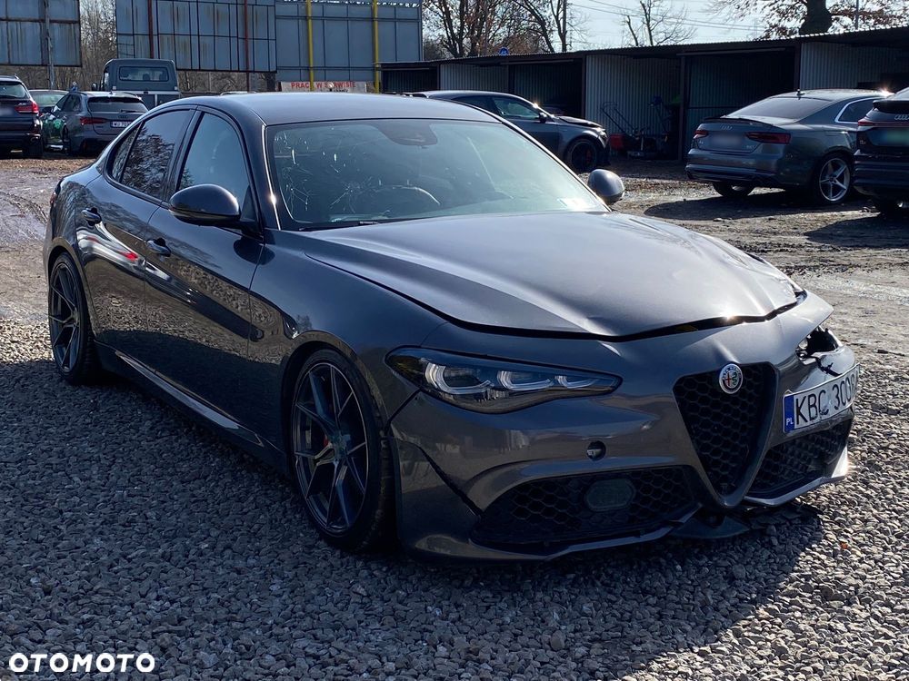 Alfa Romeo Giulia - 5