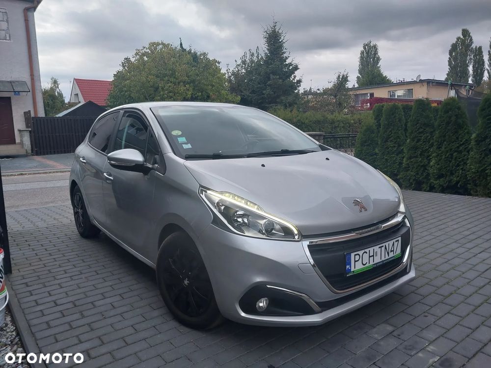 Peugeot 208 - 1