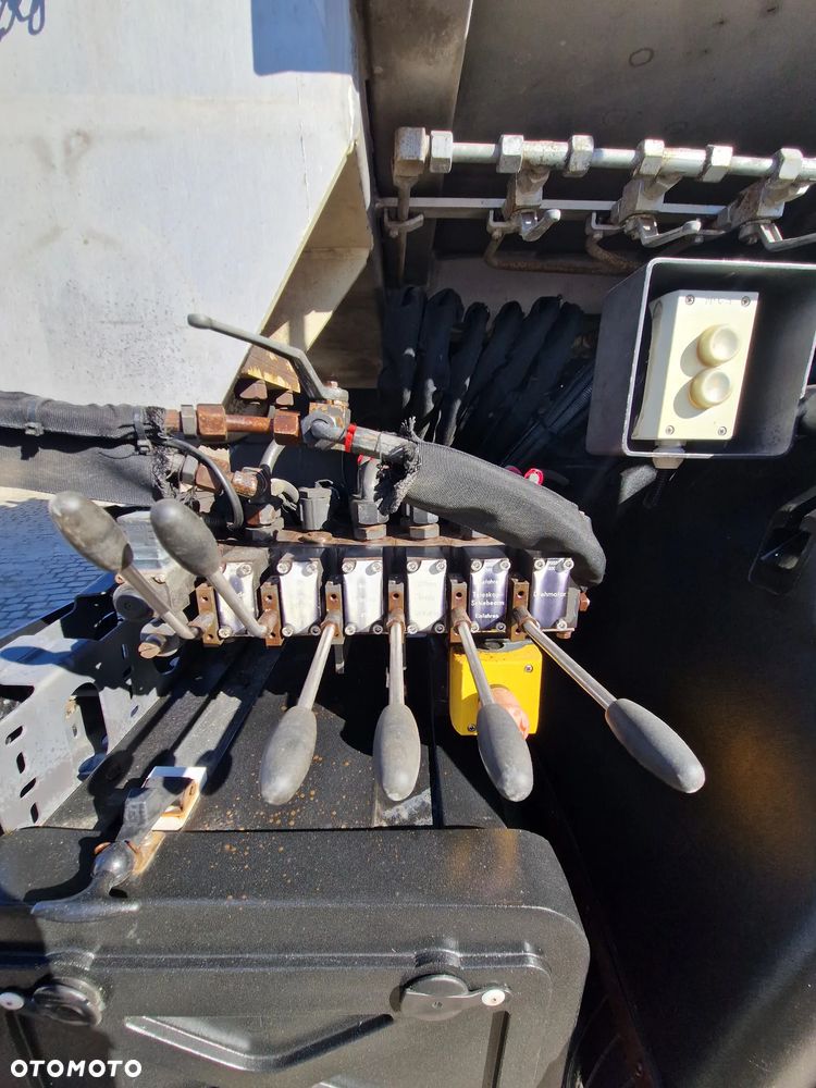 Mercedes-Benz Antos 1830 L euro 6 BAKUTIL DO PRZEWOZU PADLINY UTYLIZACJA ZWIERZĄT KIPER - 16