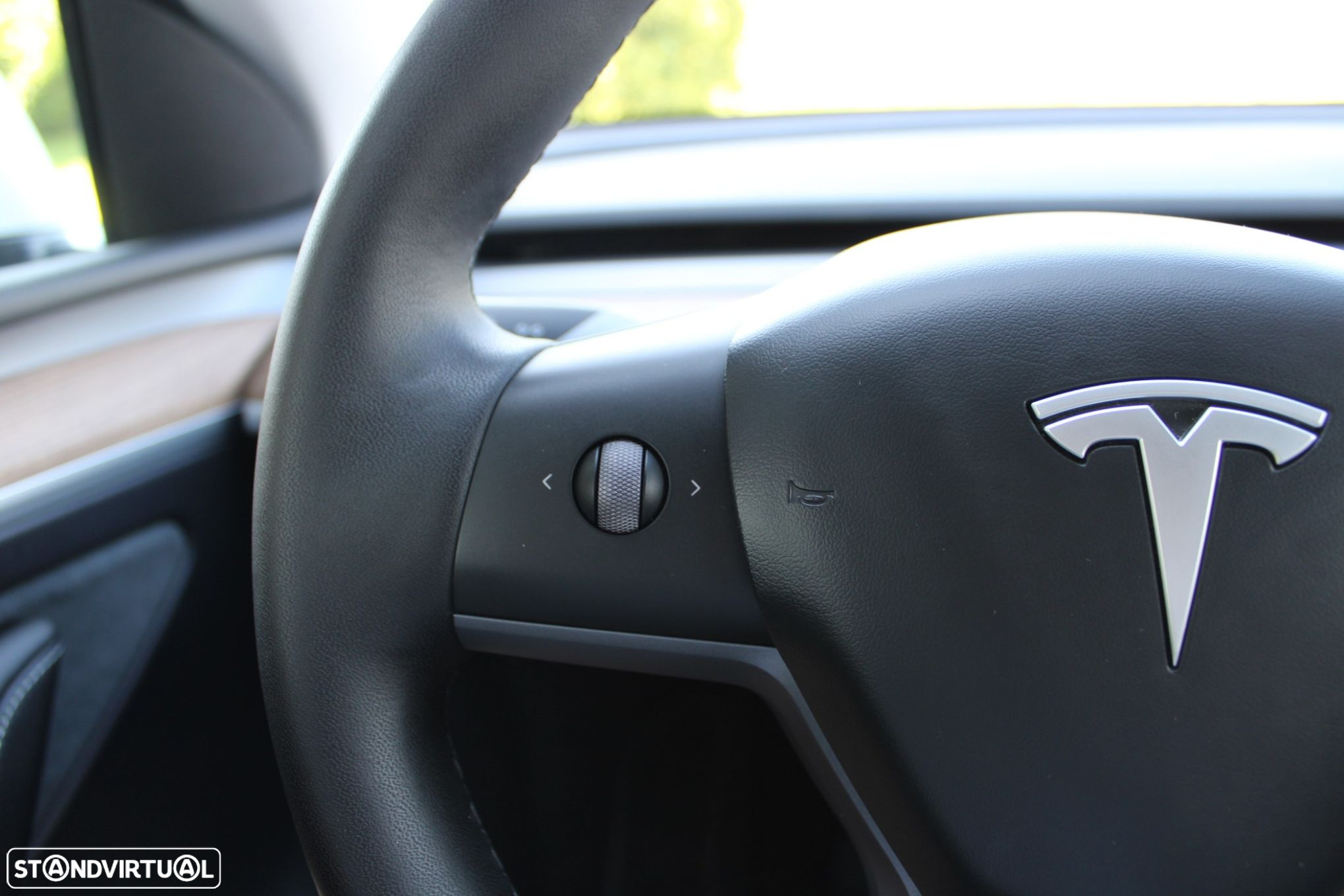 Tesla Model Y Long Range Dual Motor AWD - 11