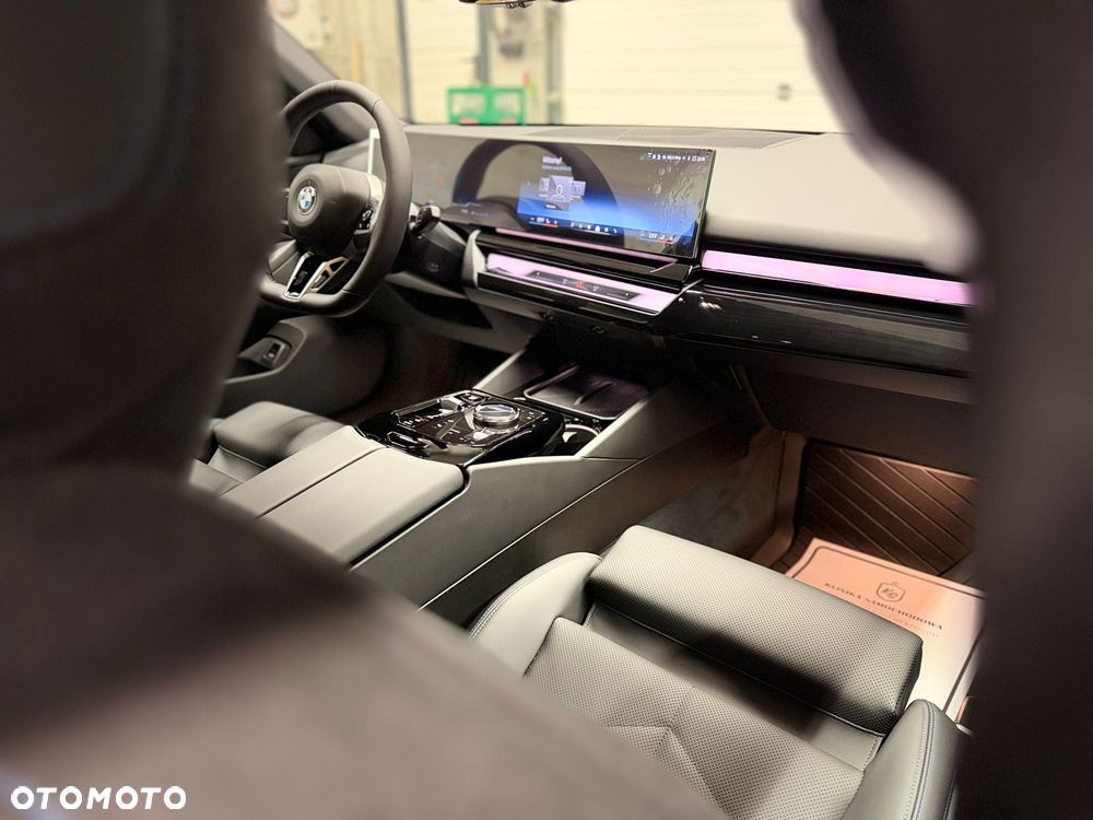 BMW Seria 5 520d xDrive mHEV M Sport - 10