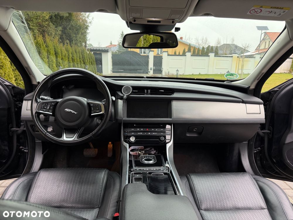 Jaguar XF 2.0 i4D AWD Portfolio - 9
