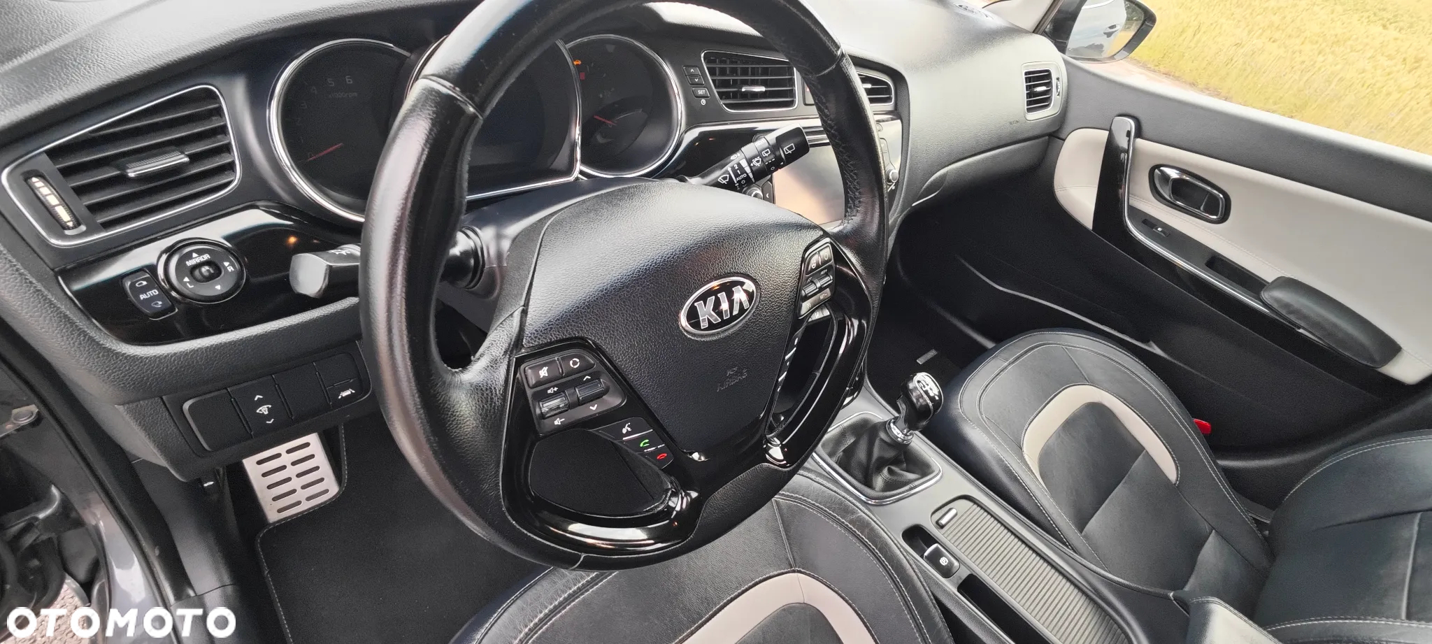 Kia Ceed - 36