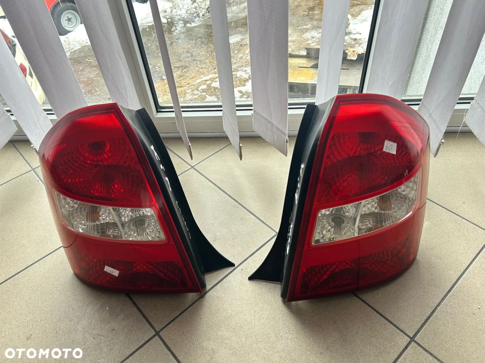 LAMPA PRAWA LEWA TYŁ KIA CERATO - 1