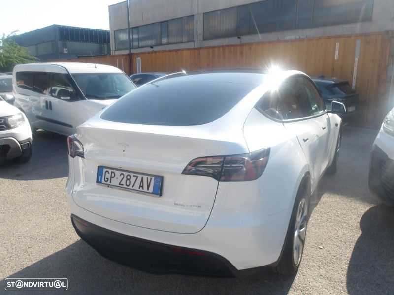 Tesla Model Y Long Range Dual Motor AWD - 3