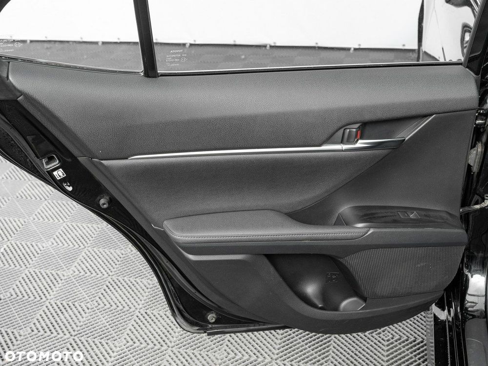 Toyota Camry - 25