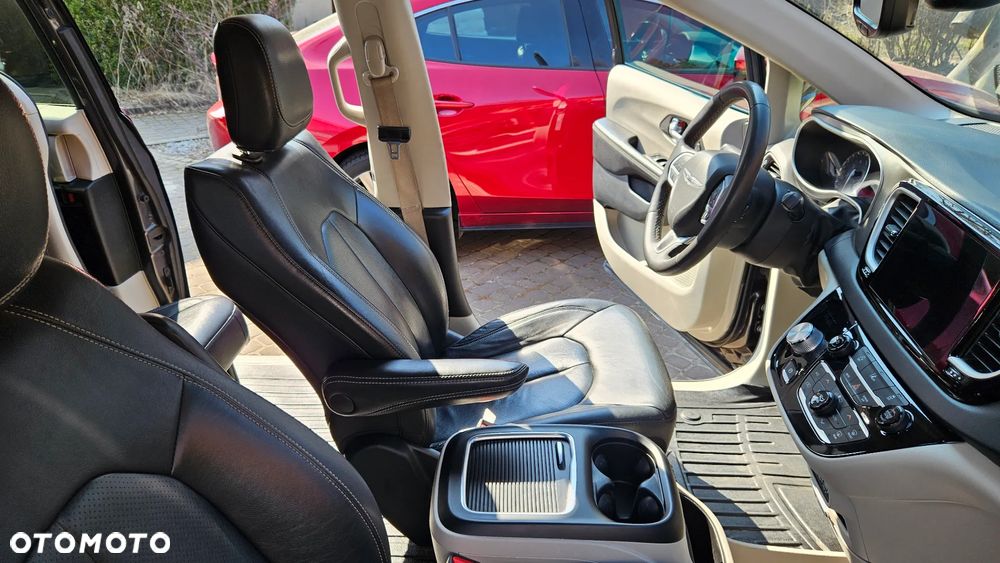 Chrysler Pacifica - 24