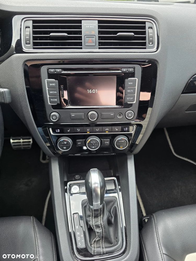 Volkswagen Jetta 1.8T SE - 19