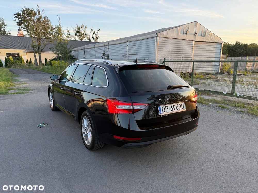 Skoda Superb 2.0 TDI Style DSG - 4