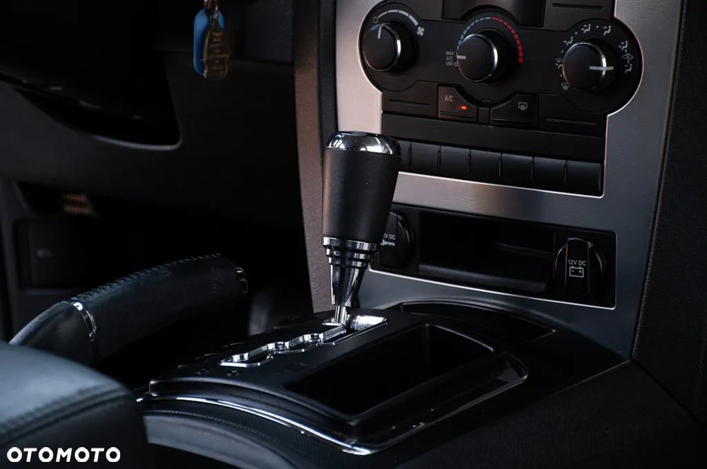 Jeep Commander - 32