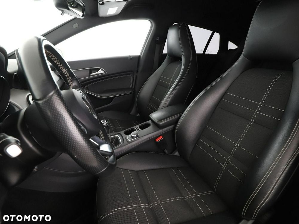 Mercedes-Benz CLA 180 Urban - 14