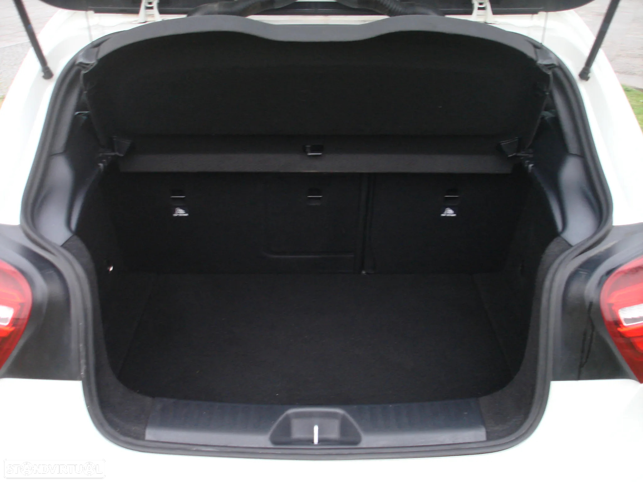 Mercedes-Benz A 180 d AMG Line - 39