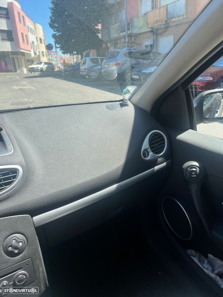 Renault Clio 1.2 16V Confort - 3