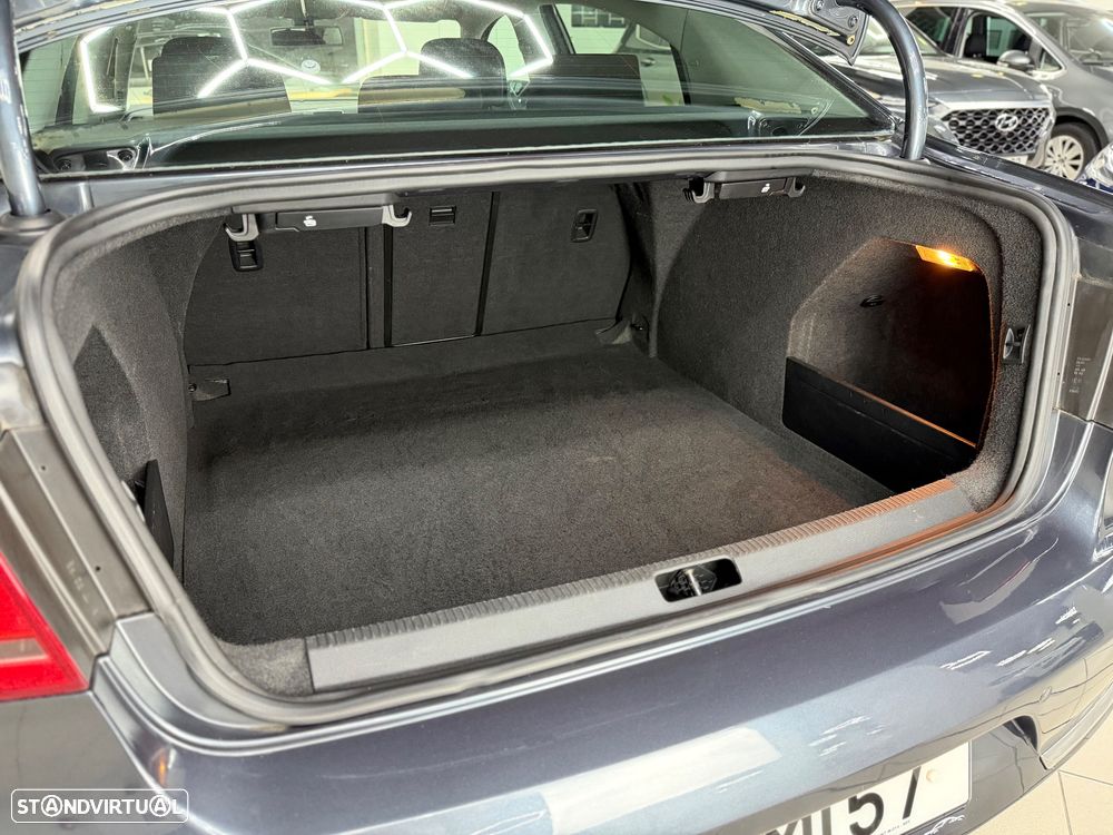 VW Passat 1.6 TDI Confortline - 21