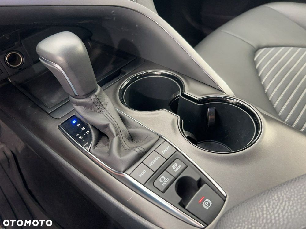 Toyota Camry - 17