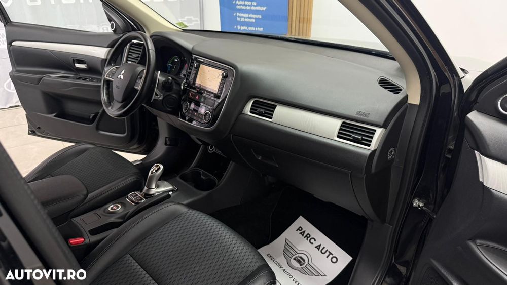 Mitsubishi Outlander 2.0 4WD - 8