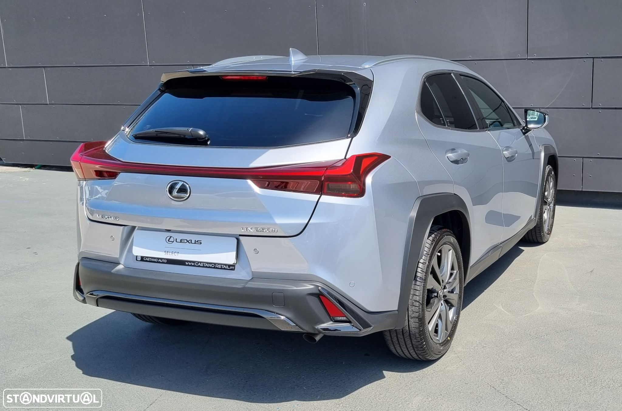 Lexus UX 250h Sport - 12