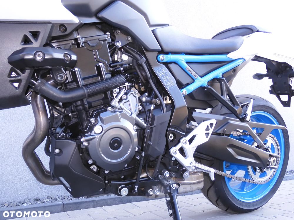 Suzuki GSX - 29