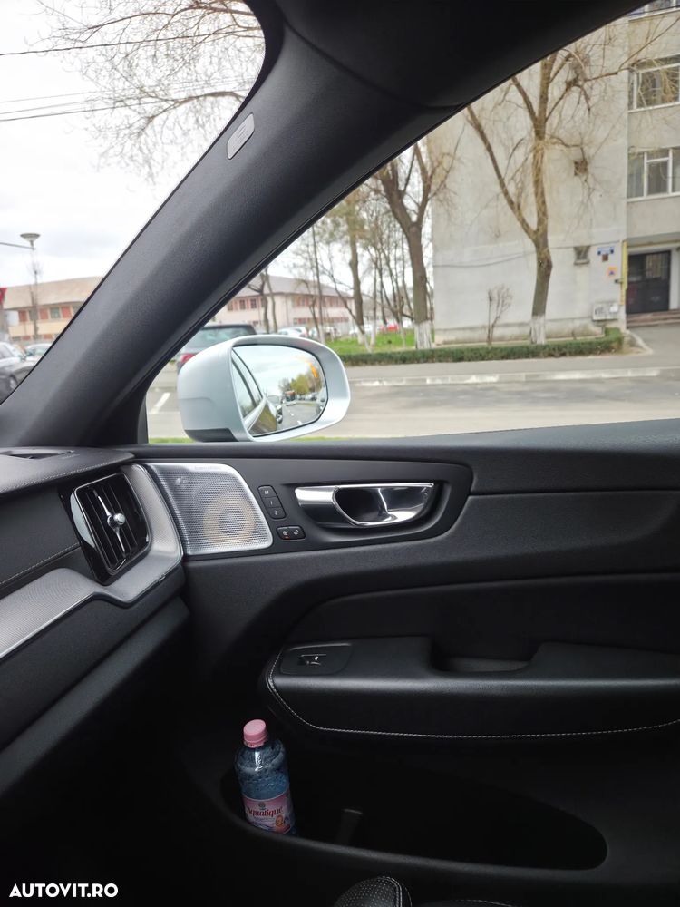 Volvo XC 60 D4 AWD Geartronic RDesign - 30