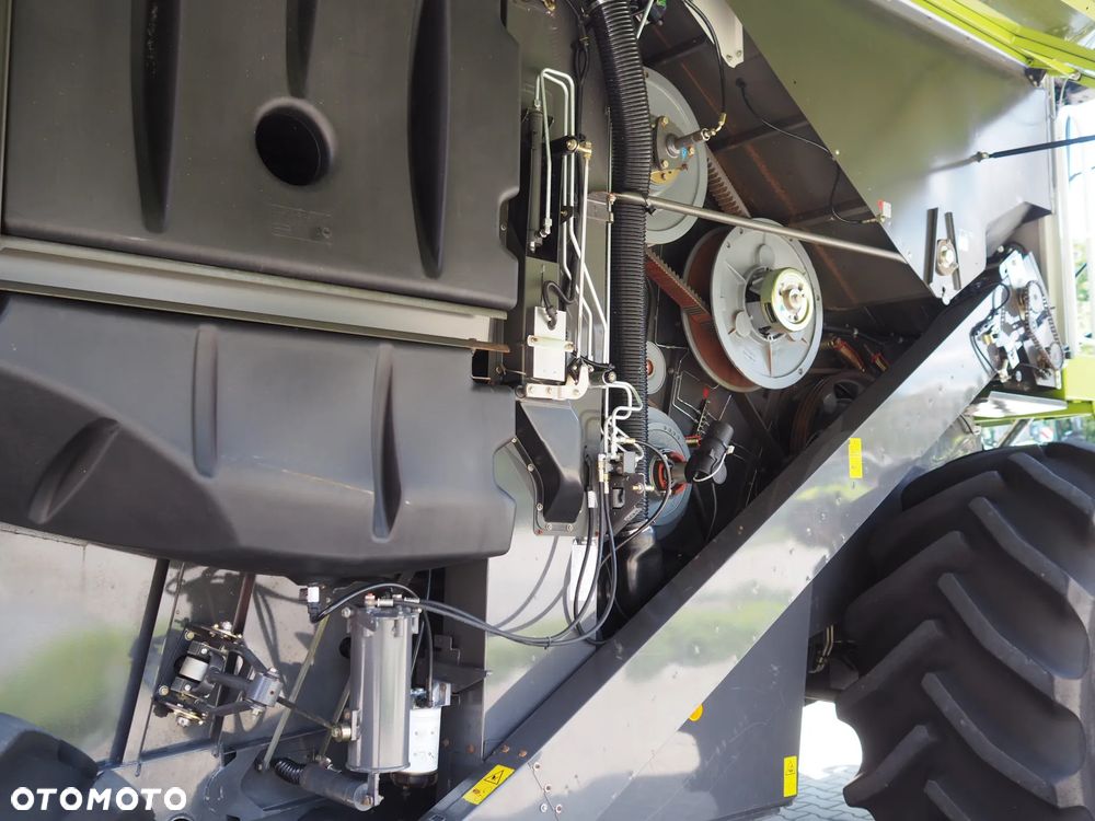 Claas Lexion 660 + V750 - 11