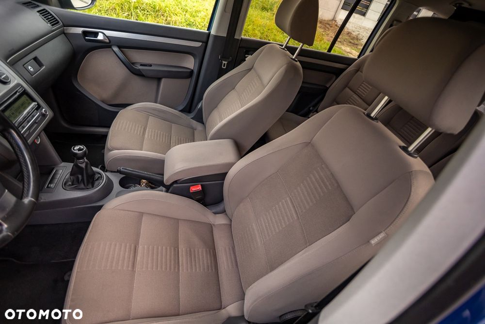 Volkswagen Touran 2.0 TDI DPF Highline - 19