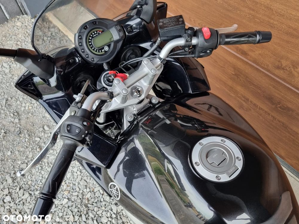 Yamaha FZ - 12