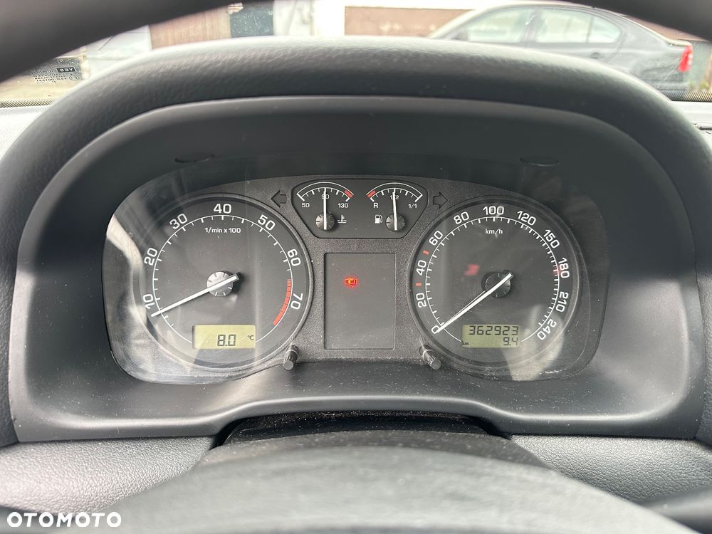 Skoda Octavia 1.6 Tour - 11