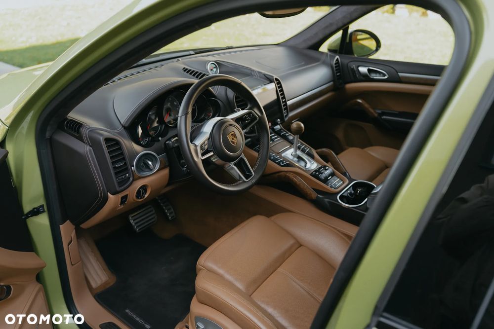 Porsche Cayenne GTS - 13