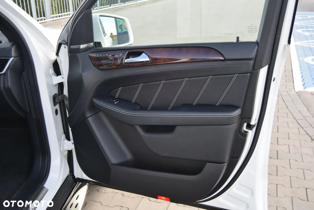 Mercedes-Benz ML 63 AMG 4Matic AMG SPEEDSHIFT 7G-TRONIC AMG Performance Package - 25