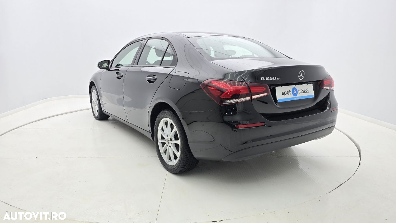 Mercedes-Benz A - 8