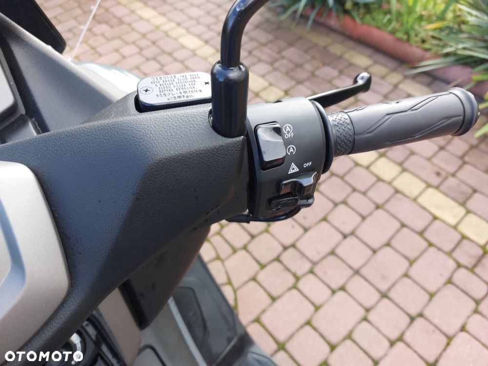 Yamaha NMAX - 12